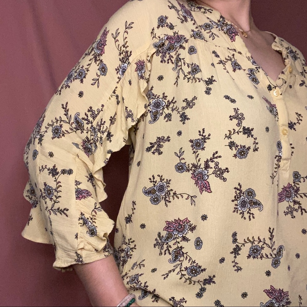 Flutter sleeve blouse
